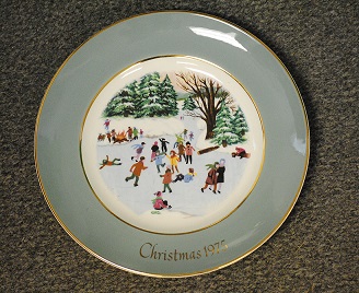 1975 Avon Christmas Collectible Plate 1975 Avon Christmas Collectible Plate