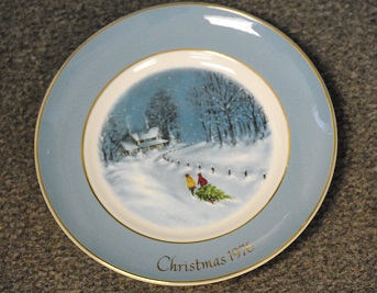 1976 Avon Christmas Collectible Plate 1976 Avon Christmas Collectible Plate
